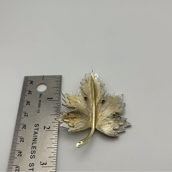 Set of Three Vintage Sarah Coventry Gold Tone Leaf Brooches Wreath Nature Trees - Picture 4 of 10